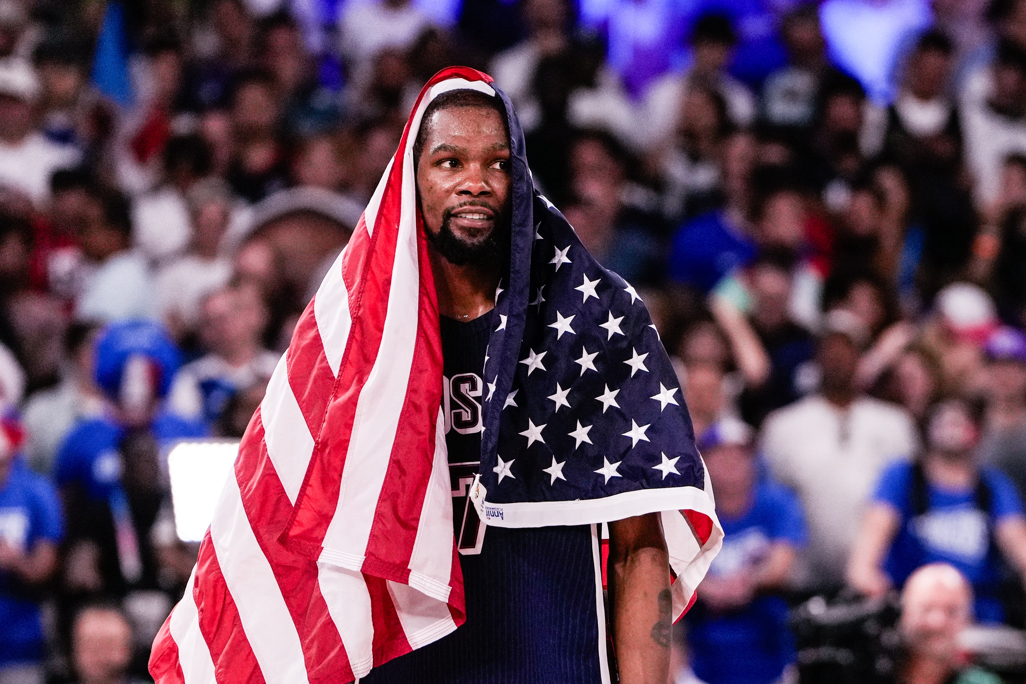 九游-杜兰特在加拿大队比赛中险胜，刷新纪录引发热议！气势如虹延续(杜兰特莱昂纳德谁厉害)