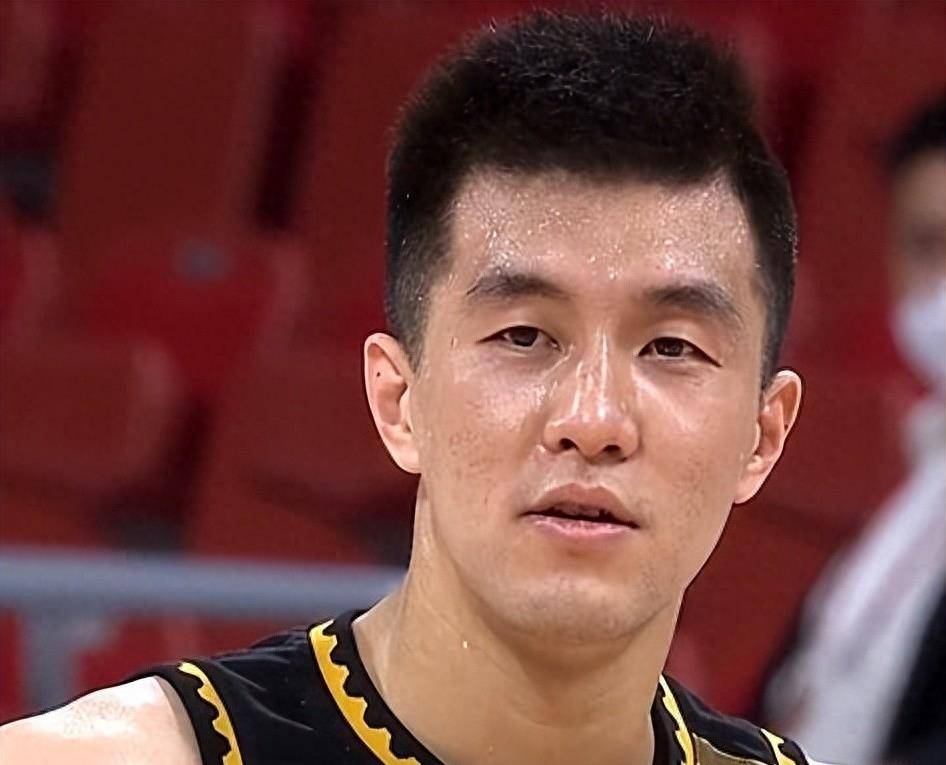 九游APP-转折点！武汉三镇调整名单，西甲转会期攻防权衡，态度坚定，细节决定成败(武汉三镇建专业足球场)